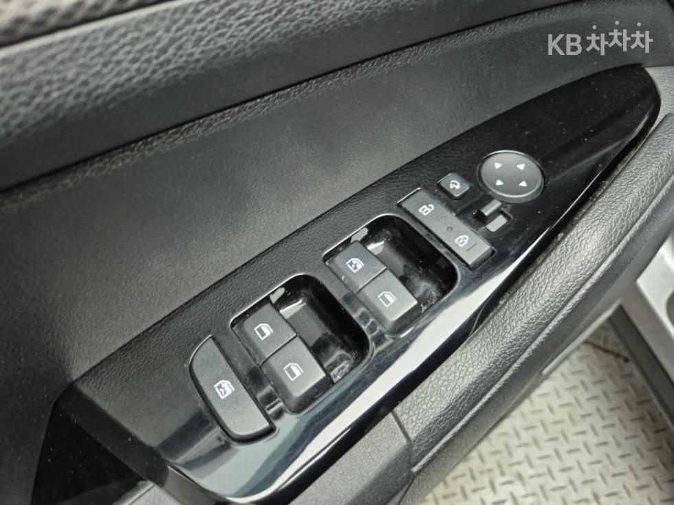 2023 - kia sportage