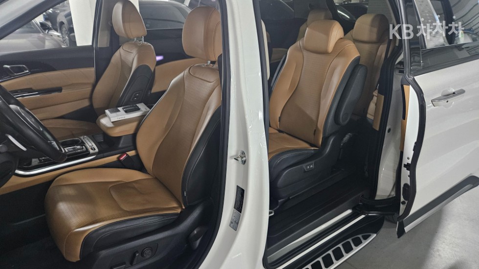 2023 - kia carnival