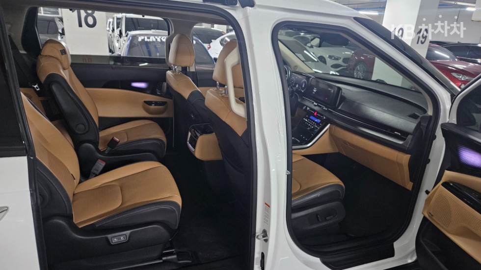 2023 - kia carnival