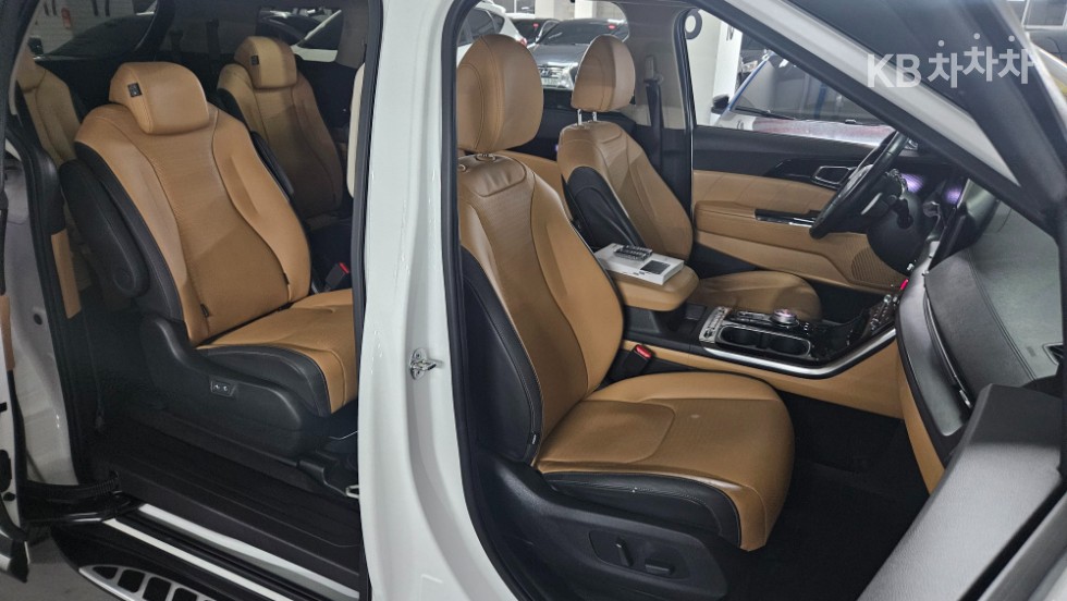 2023 - kia carnival