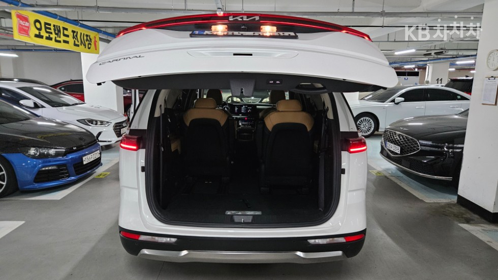 2023 - kia carnival