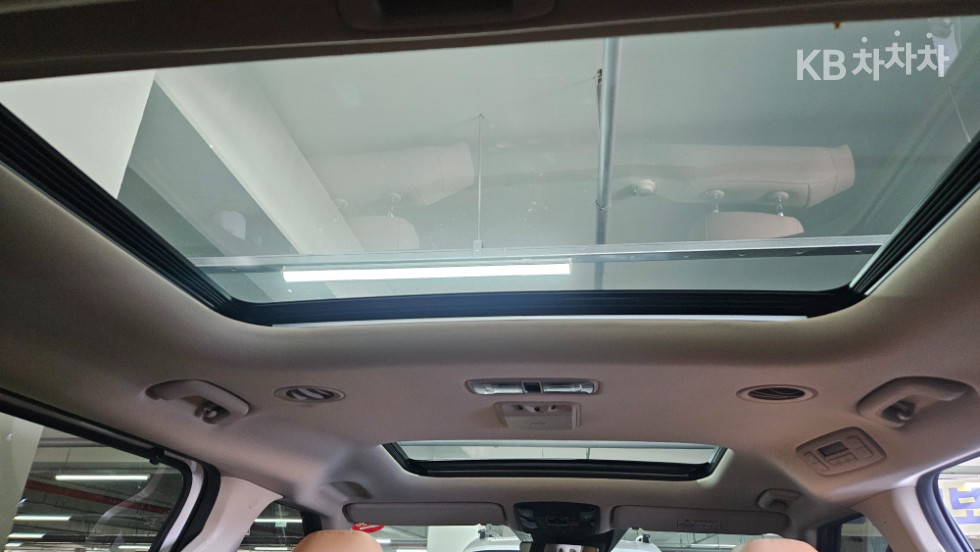 2023 - kia carnival