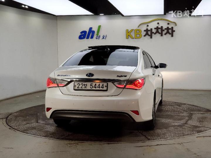 Hyundai Sonata Hybrid 2.0 Royal 4