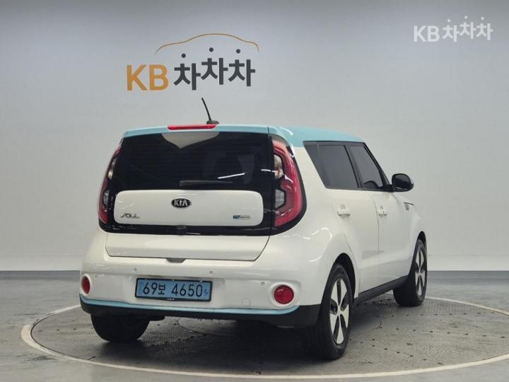 Kia Soul EV 4
