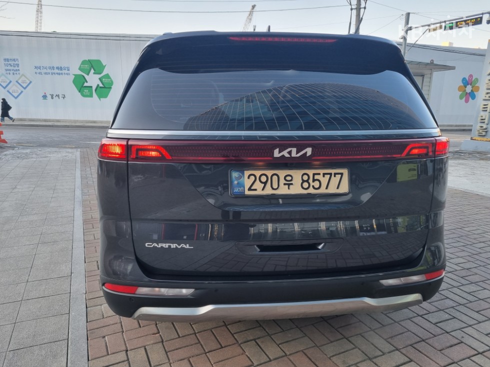 2022 - kia carnival
