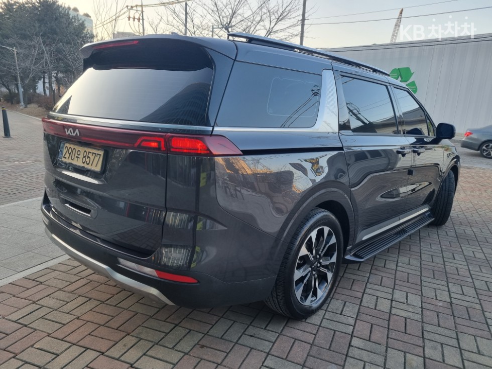 2022 - kia carnival