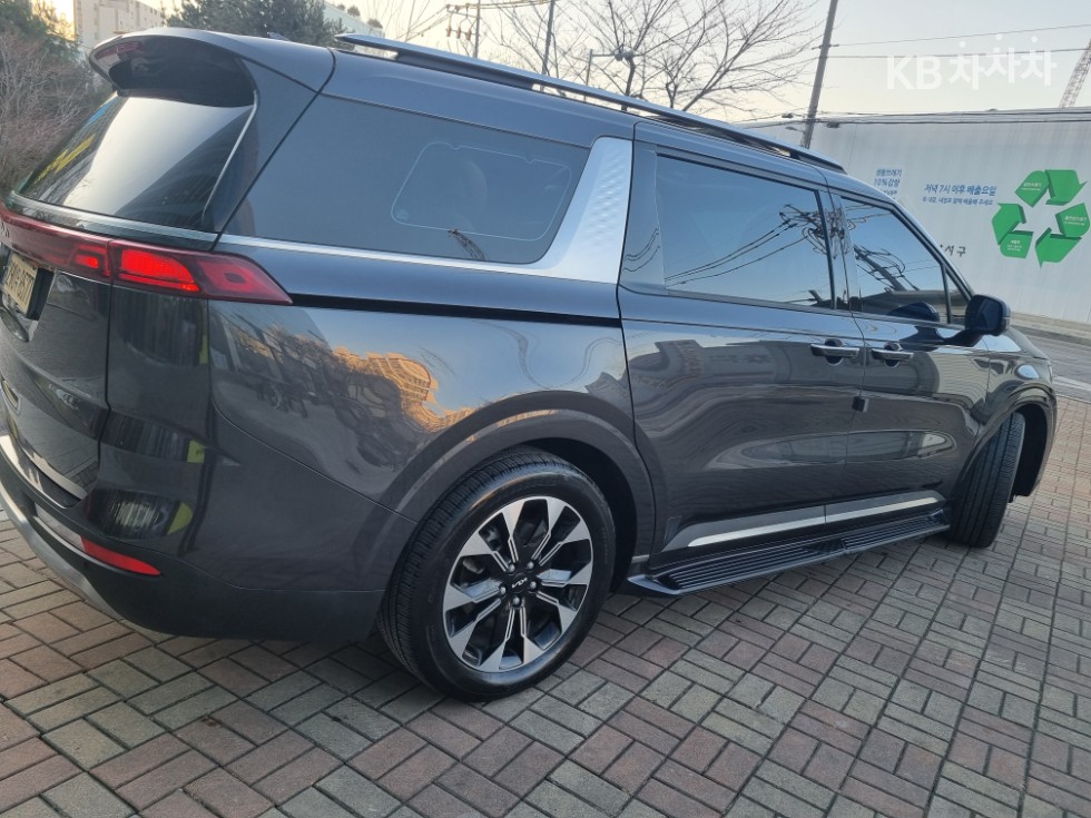 2022 - kia carnival