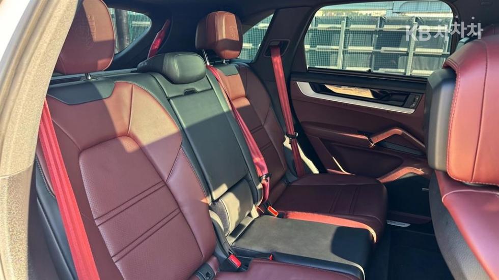 Porsche Cayenne — miniaturë 17