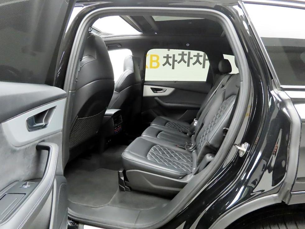 2023 - audi q7