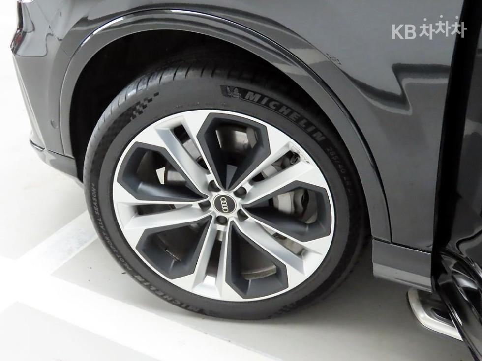 2023 - audi q7