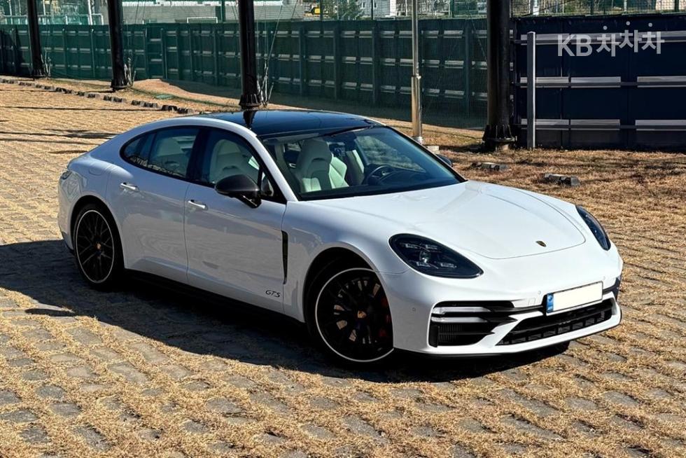 2022 Porsche (971) photo