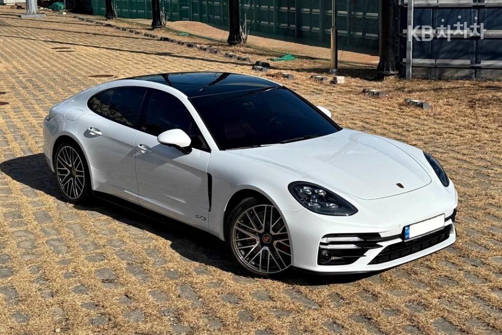2022 Porsche (971) photo