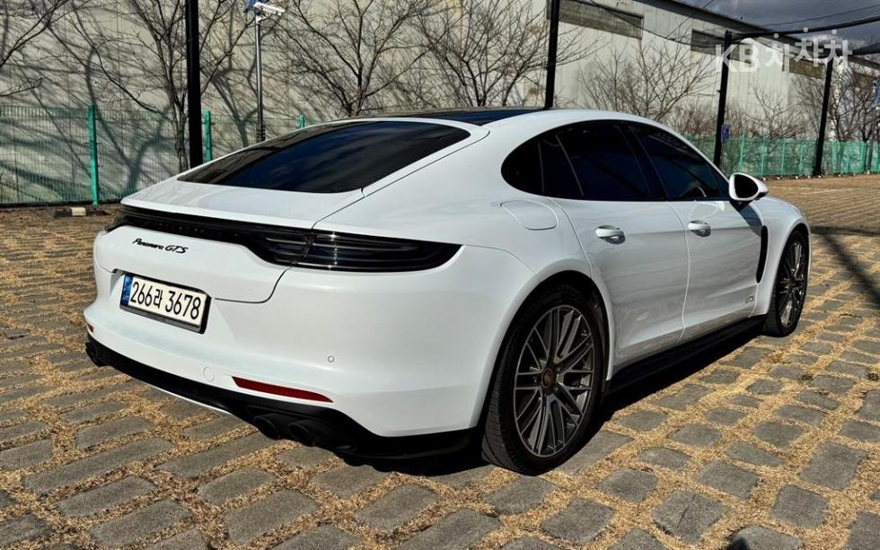 2022 Porsche (971) photo