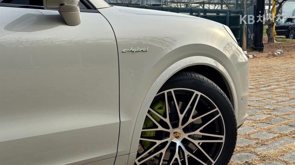 Porsche Cayenne — miniaturë 4