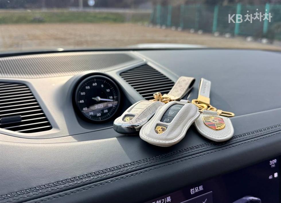 Porsche Cayenne — miniaturë 16