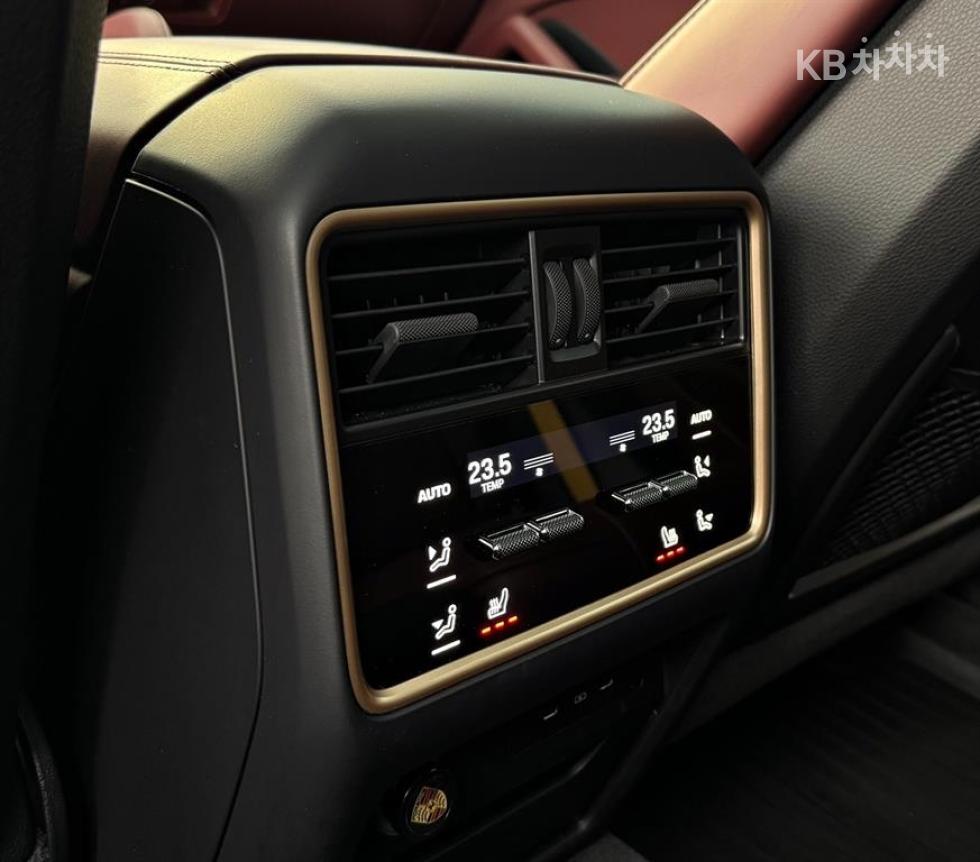 Porsche Cayenne — miniaturë 18