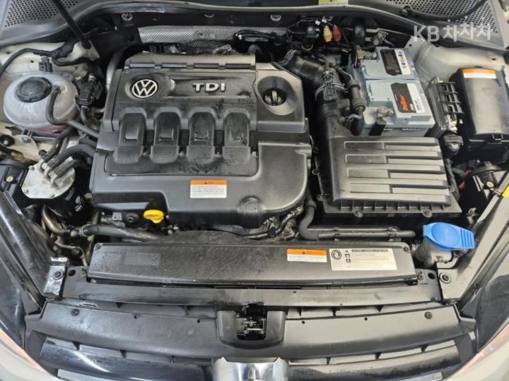 Volkswagen Golf 1.6 TDI BlueMotion MK7 6