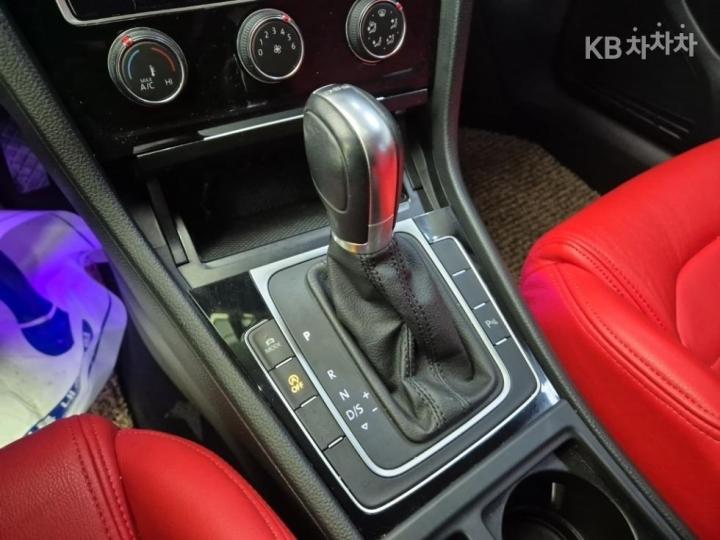 Volkswagen Golf 1.6 TDI BlueMotion MK7 9