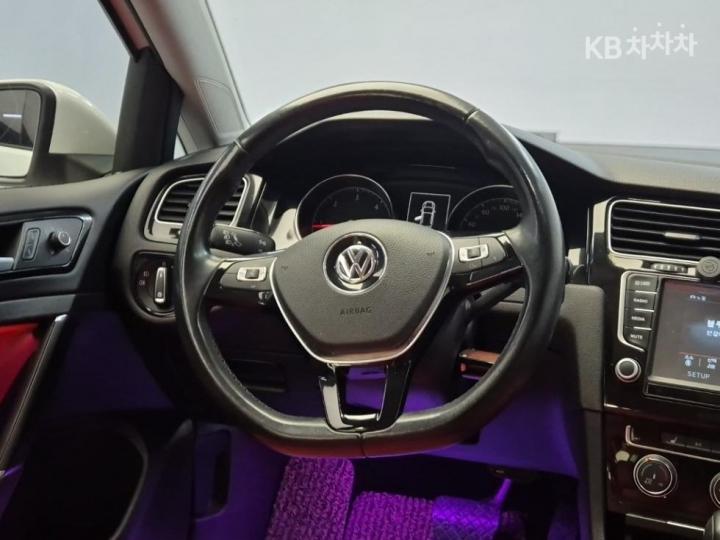 Volkswagen Golf 1.6 TDI BlueMotion MK7 10