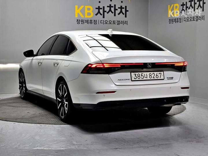 Honda Accord 2.0 HEV Touring 6