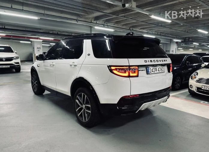 2025 - land rover discovery
