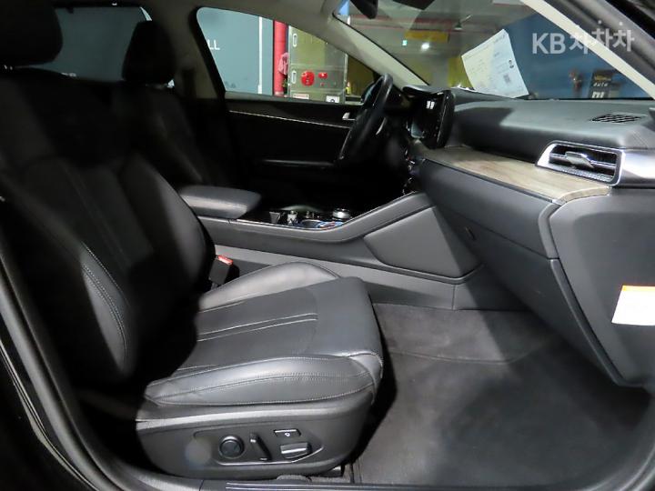 Kia K5 Hybrid 2.0 HEV Noblesse 9