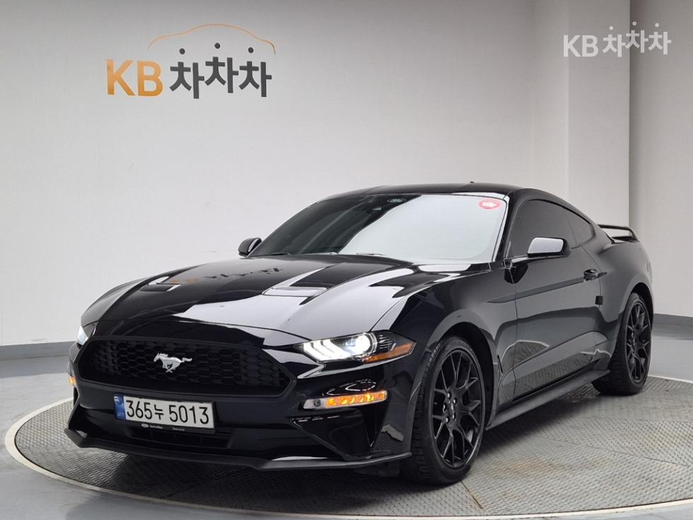 2022 ford mustang