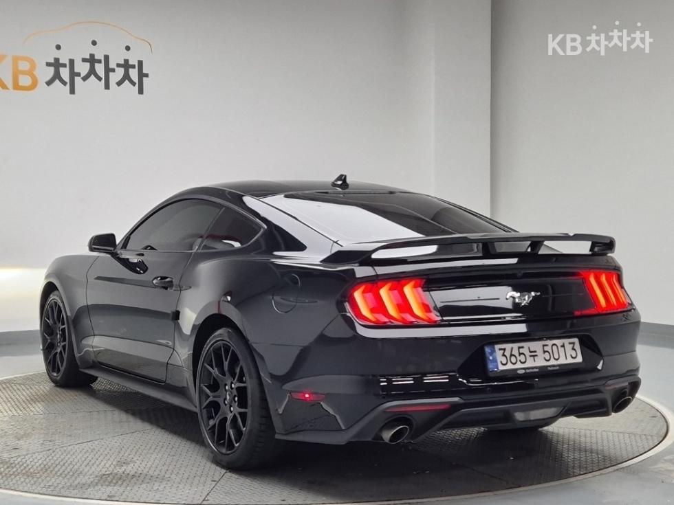 2022 - ford mustang