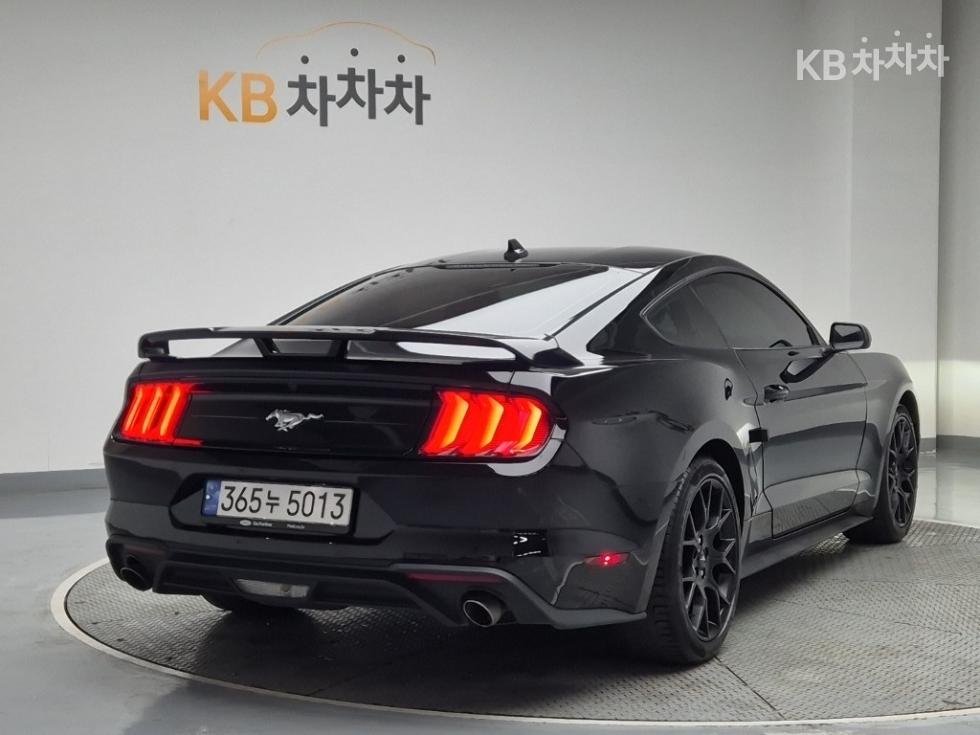 2022 - ford mustang