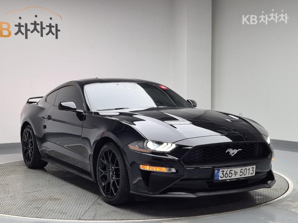 2022 - ford mustang