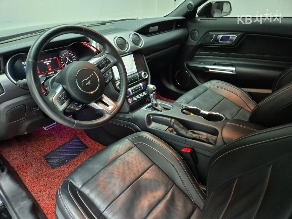 2022 - ford mustang