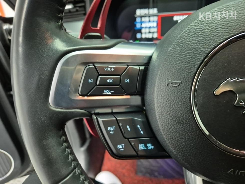 2022 - ford mustang