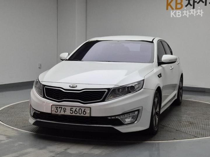 Kia K5 Hybrid Luxury 2