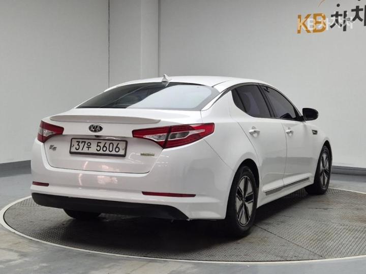 Kia K5 Hybrid Luxury 4