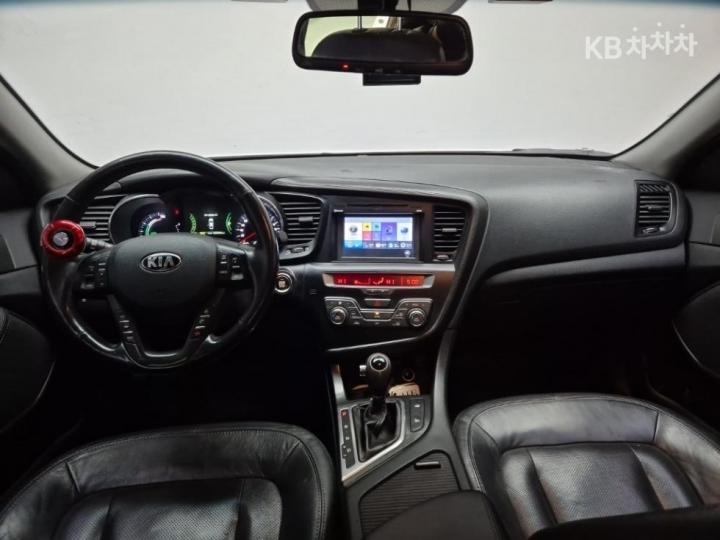 Kia K5 Hybrid Luxury 8