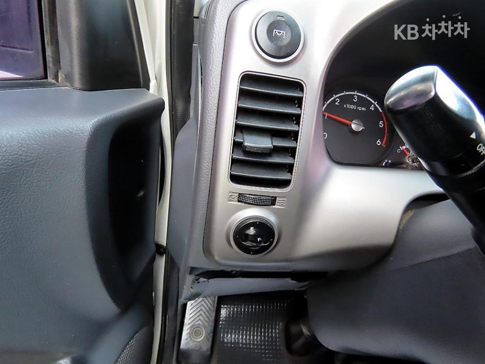 2013 - kia bongo iii