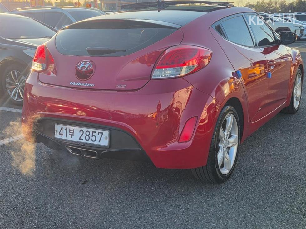 2012 - hyundai veloster