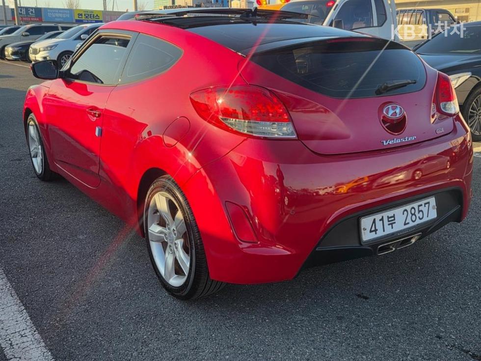 2012 - hyundai veloster