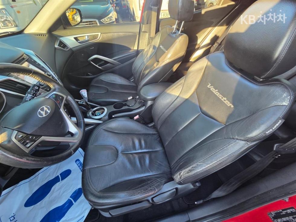 2012 - hyundai veloster