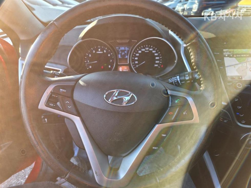 2012 - hyundai veloster