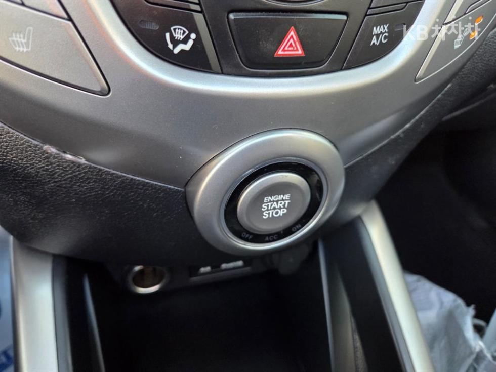 2012 - hyundai veloster