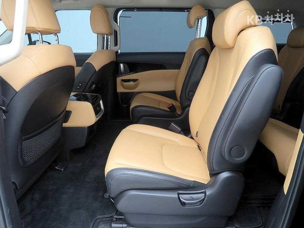 2022 - kia carnival