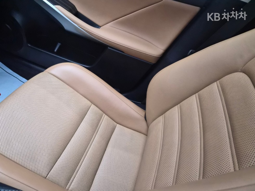 2019 - lexus is