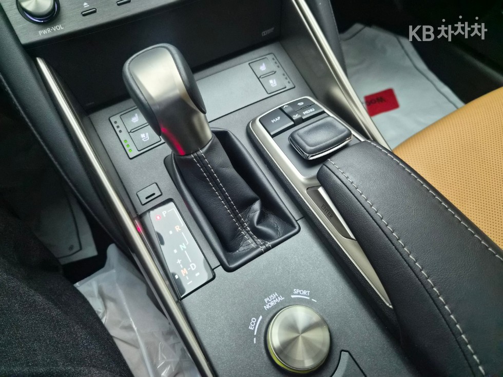 2019 - lexus is