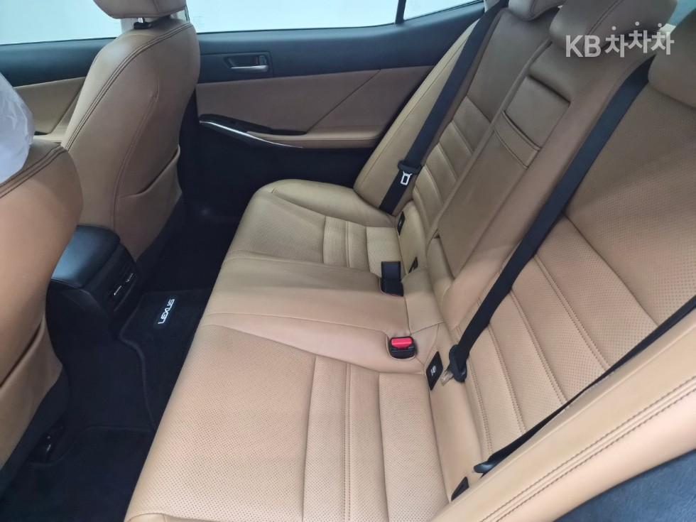 2019 - lexus is