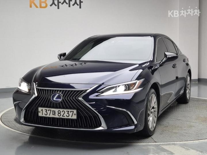 Lexus ES New Generation 300h Luxury+