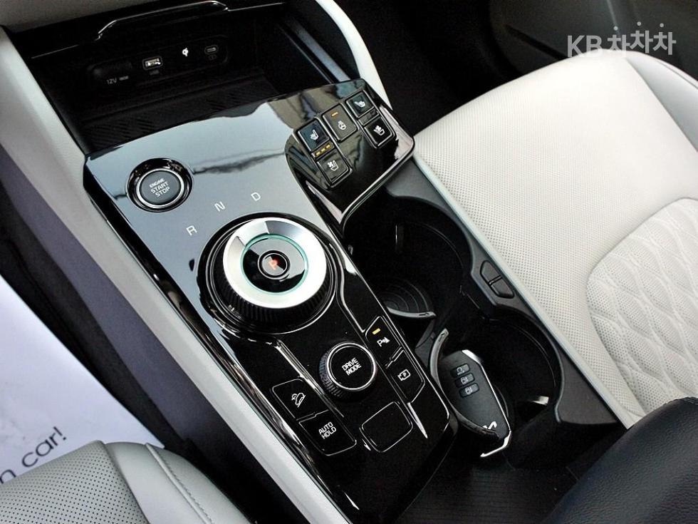 2023 - kia sportage