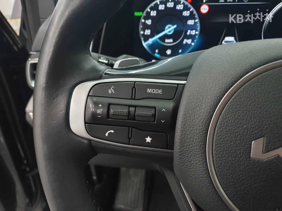 2023 - kia sportage