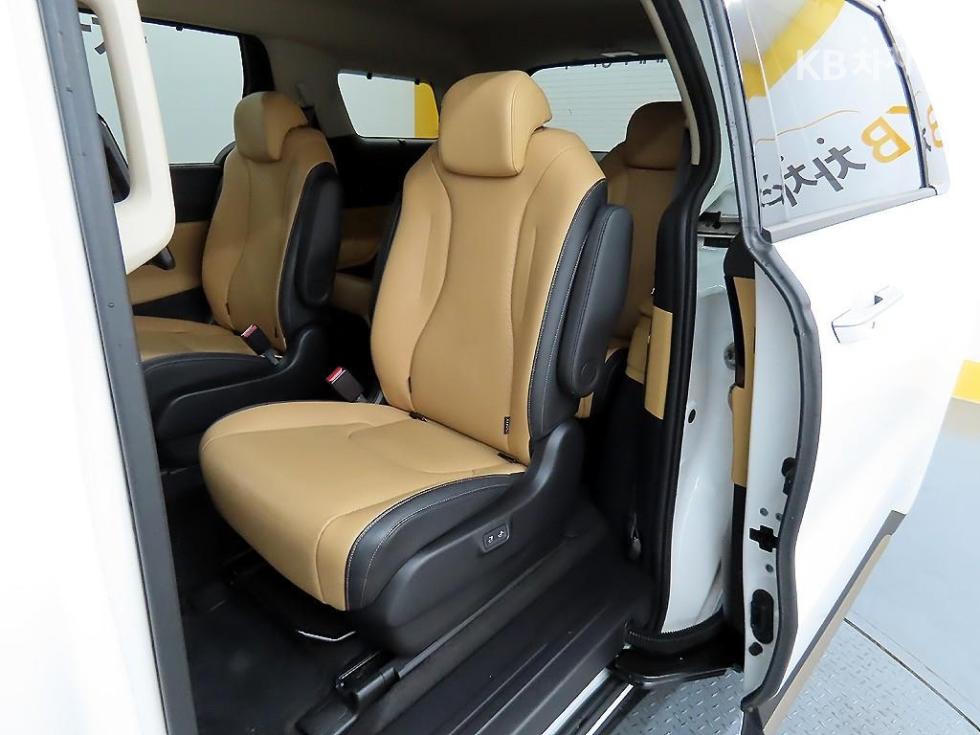 2022 - kia carnival