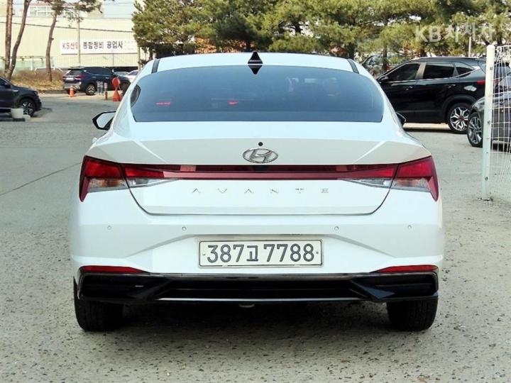 Hyundai Avante CN7 1.6 Gasoline Modern 5